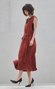 棗紅色洋裝