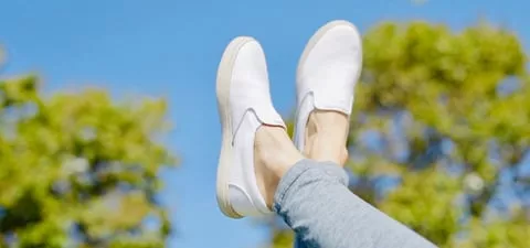 咖啡渣也能拿來製鞋！「咖啡防水休閒鞋」除臭快乾又環保輕量，各種日常生活情境都好穿搭！