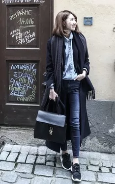 Travel Outfit in Prague II