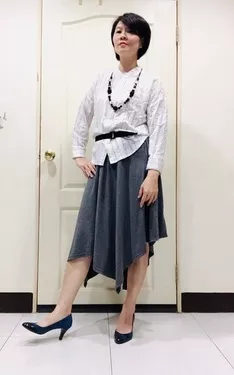師姐風-白襯衫+灰不規範棉質裙