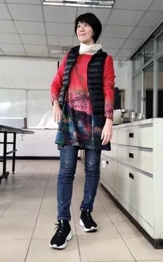 紅長版+黑背心+紫藍牛仔褲