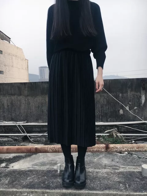黑色百摺絨布長裙