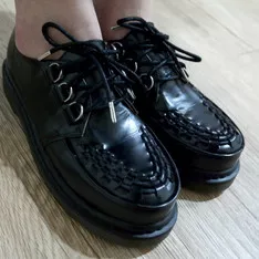 黑皮鞋