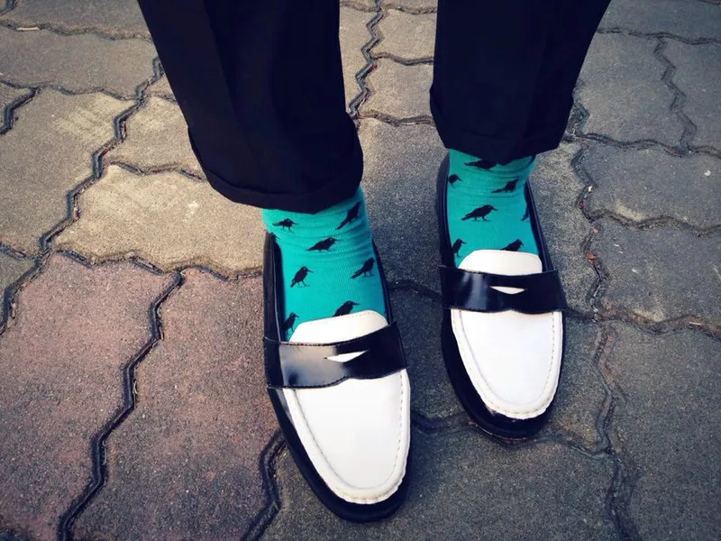 黑白樂福鞋 / 藍綠色烏鴉襪