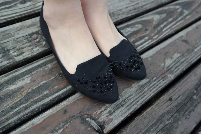 黑色刺刺鞋