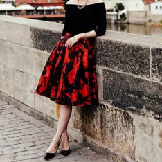 查理大橋上的紅裙