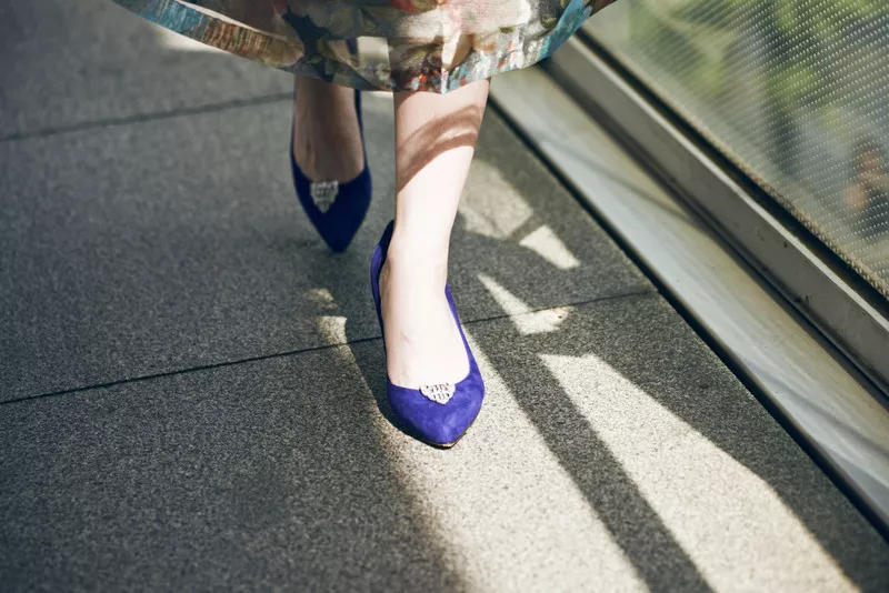 寶藍色麂皮高跟鞋+LULUFORST飾扣