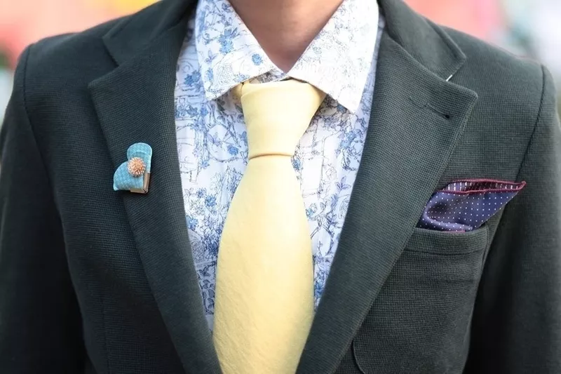 鮮黃領帶