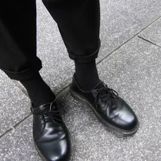 黑色三孔馬丁鞋