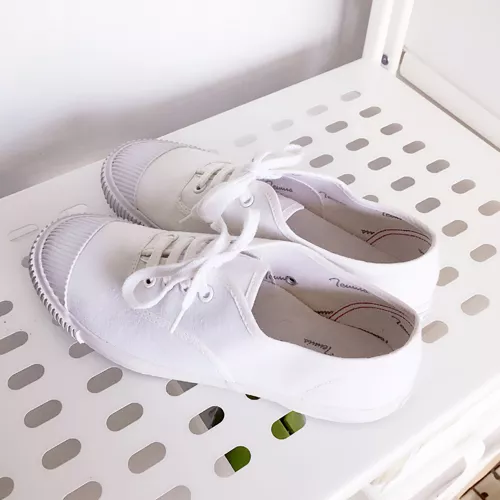 白色布鞋
