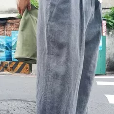 灰色寬褲