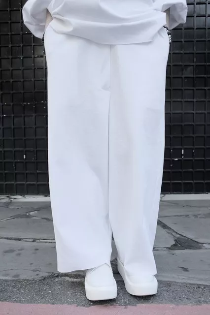 白色低檔寬褲