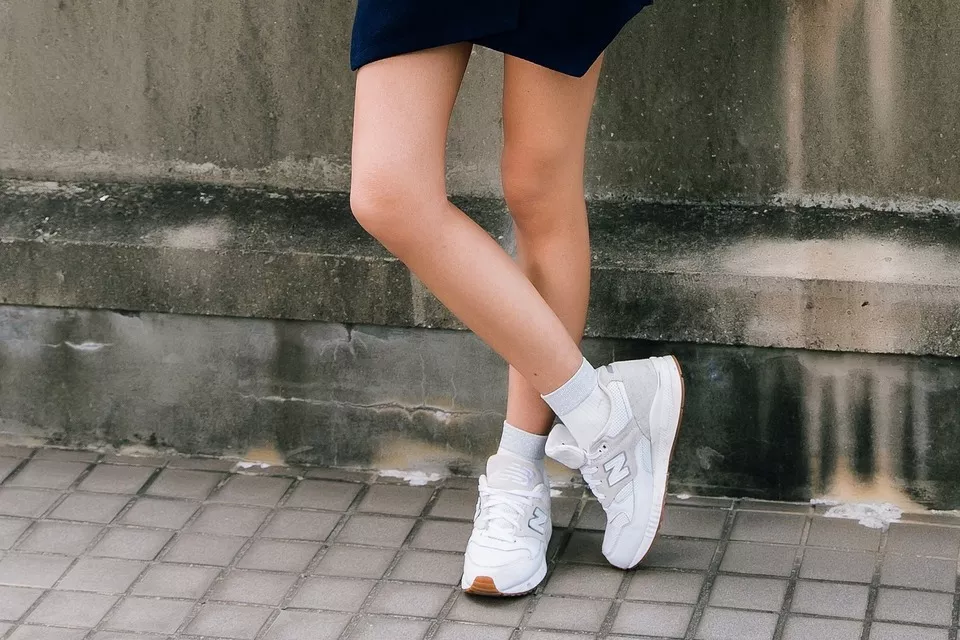 白色運動鞋