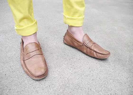 棕色豆豆鞋