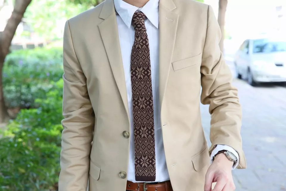 棕色針織民族領帶
