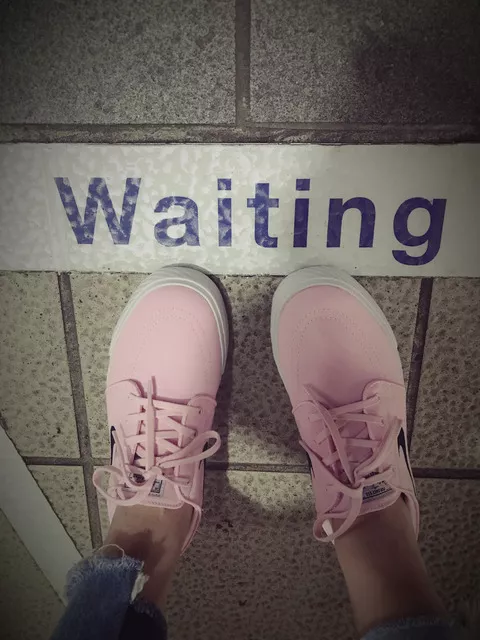粉紅色帆布鞋