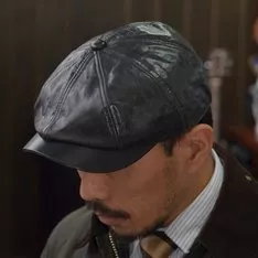 雨天的英倫紳士- 皮帽 & 油布衣
